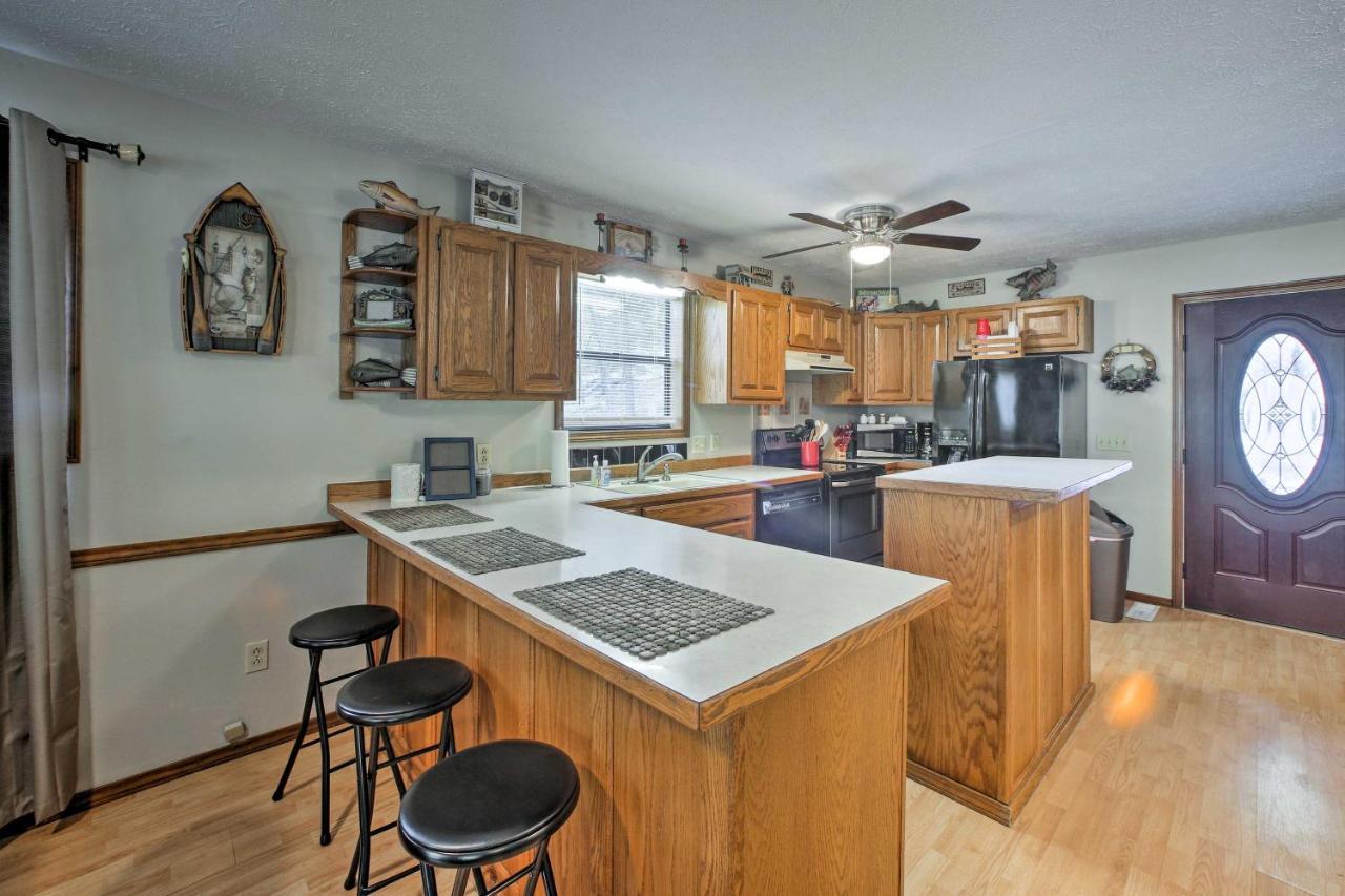 Lakefront Table Rock Home With Fire Pit! Golden 외부 사진